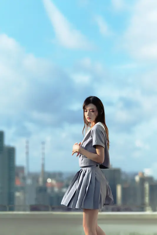 [艺图语] 2022.06.12 天台纸飞机 兔子Zzz不吃胡萝卜 - 艺图语